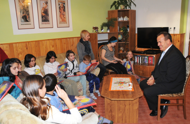 Hejtman navštívil děti v Dětských domovech v Semilech a Jablonci nad Nisou 